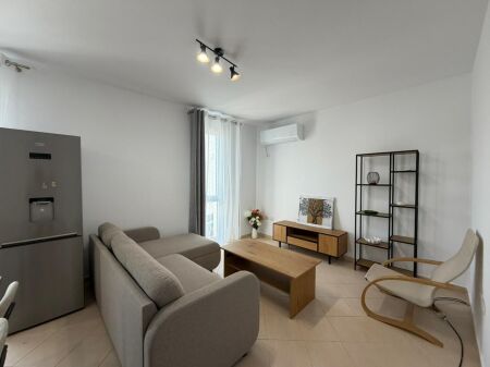Apartament 1+1 per qira tek Komuna e Parisit.