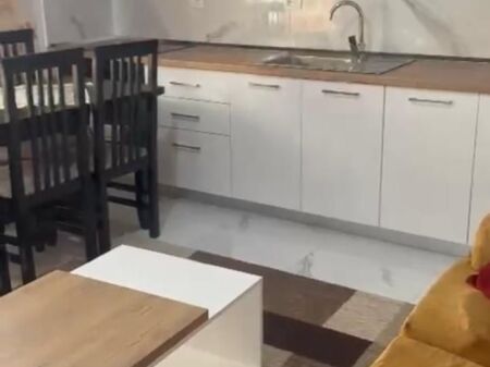 Qera | Shtëpi private 2 + 1 | Rruga Njazi Meka | 400 €/muaj