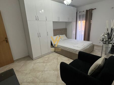 JEPET GARSONIERE 48 M2 ME QERA TE RRUGA E BARRIKADAVE 50.000 LEKE