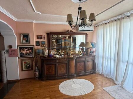 Shitet, Apartament 2+1 ne zonen e Maternitetit te Ri Tirane