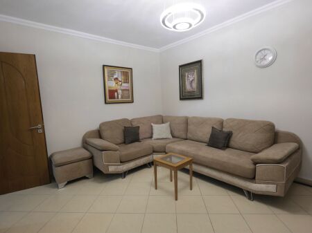 Apartament 2+1 per qera perballe me Maternitetin !