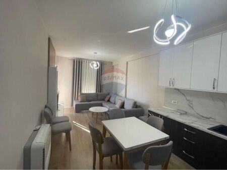 Shitet apartament 2+1 tek Univers City,