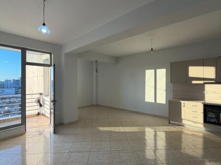 Shitet Apartament 2+1+2 te Rruga e Kavajës(Globi)