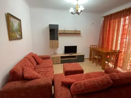 Jepet me qira 1+1 Yzberisht te kmy 380€