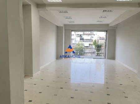 JEPET AMBIENT BIZNESI ME QERA 160M2 "PRANE MBIKALIMIT TE KRISTALIT, RRUGA FRANK BARDHI" 1.600.000 LEKE