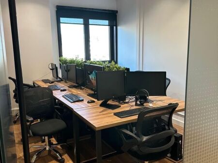 ROOM FOR RENT 213M2 ASTIR
