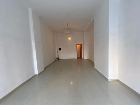 OCCASIONE ZONA 1450€ M2 VENDESI UNITA' COMMERCIALE A ASTIR