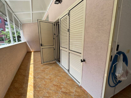 UNAZA E RE, APARTAMENT 1+1 PER QIRA, 450 €