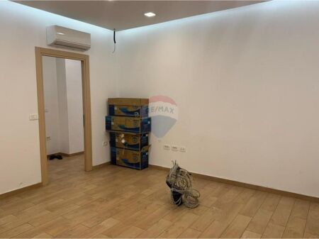 Shitet Apartament 3+1 +2+ post parkimi – Laprake