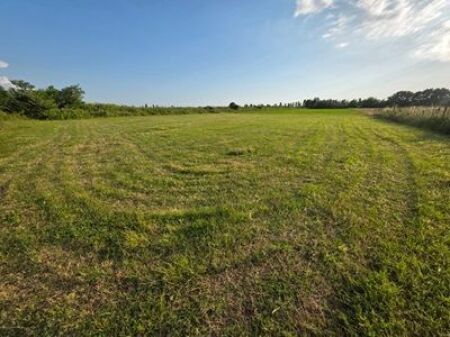 Shitet Tokë në Ishull Lezhë – 10,600 m²