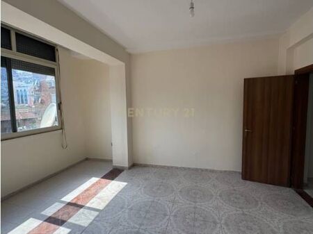 We sell a 1+1 apartment between Kavaja Street and Myslym Shyri !! Possibility to convert to 2+1 !!