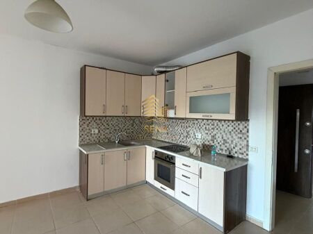 Affitto, Appartamento 2+1+Blk, Complesso IBN - Campo di Aviazione, 45.000 Leke/mese