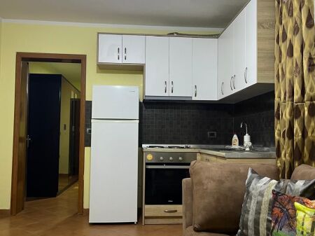 Jepet me qira apartament 1+1 tek rruga Haxhi Dalliu 50 metra nga Fakulteti i Shkencave 460 mije leke te vjetra