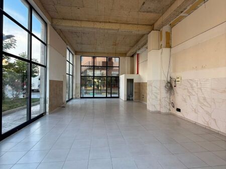 Jepet me qira dyqan tek Grand Gallery,Yzberisht