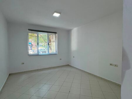 Jepet me qira Apartament 2+1. Mozaiku i TIranes / edhe per Airbnb 40.000 leke