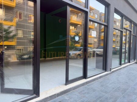 Negozio in affitto da Tom Doshi