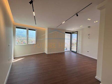 Shitet, Apartament 2+1, Brryli, Tiranë.