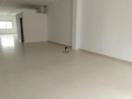 SHOP FOR RENT 40 M2 FORMER EXHIBITION 120,000 LEKE FH-78642