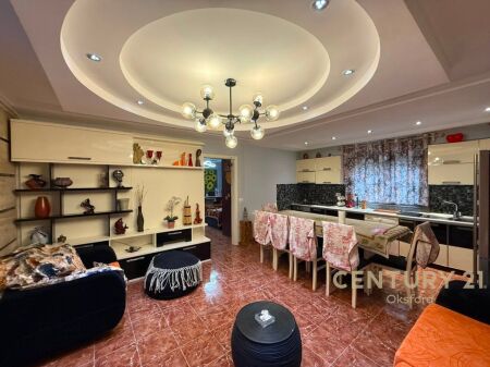 OKAZION!!! Apartament 2+1 per shitje buze rruges Dritan Hoxha