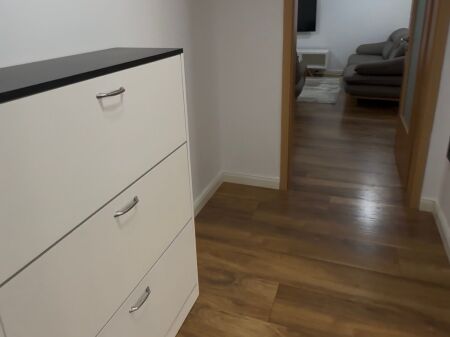 Jepet me qira apartament 2+1 i mobiluar