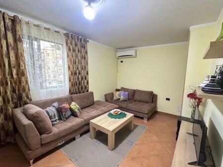 Jepet me qira apartamet 1+1 Bulevardi zogu i pare
