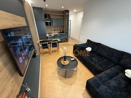 Shitet, Apartament 1+1, Kopshti Zoologjik, Tiranë.