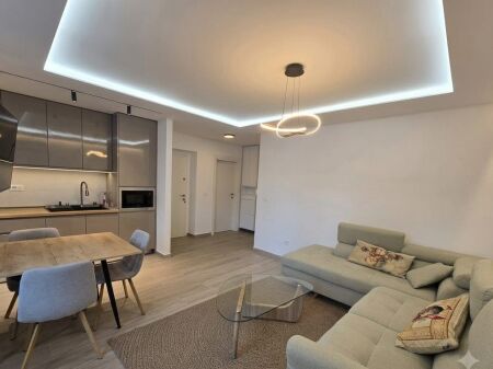 Shitet apartament luksoz 2+1 te Brryli