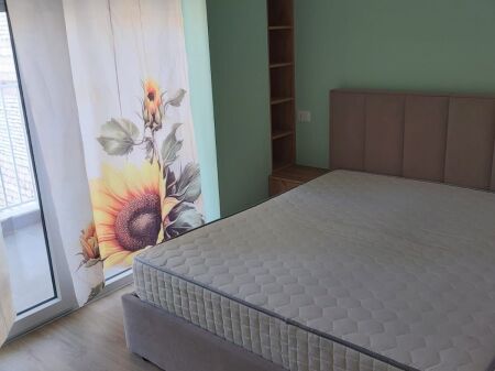JEPEN ME QIRA: APARTAMENT 1+1   NË XHAMLLIK (SHESHI SHTRAUS)
