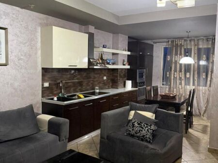 Apartament 2+1 Per Qira Tek Rruga E Kavajes! 600 € /Muaj