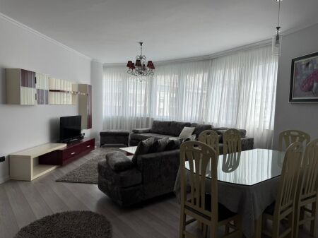 Apartament 3+1 per qira tek Rruga e Kavajes.