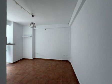 Shitet ambient biznesi në Golem – Pozicion i favorshëm pranë Hotel Bonites