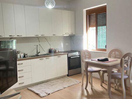 Apartament 2+1 me qira – Selitë e Vogël, pranë Xhamisë !