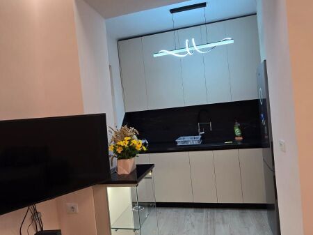 Jepet me qira apartament 1+1 – Rruga Cipajve, Vlorë