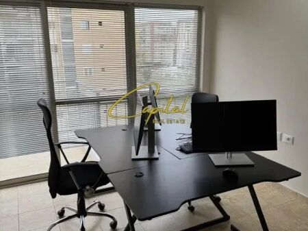 UFFICIO IN AFFITTO 50 M2 EX CAMPO DI AVIAZIONE 40.000 LEKE