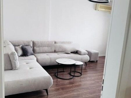 Appartamento 1+1 in Affitto in Via Durresit