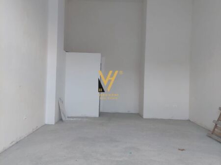 AFFITTASI NEGOZIO 40 M2 A XHAMLLIKU 48.000 LEKE