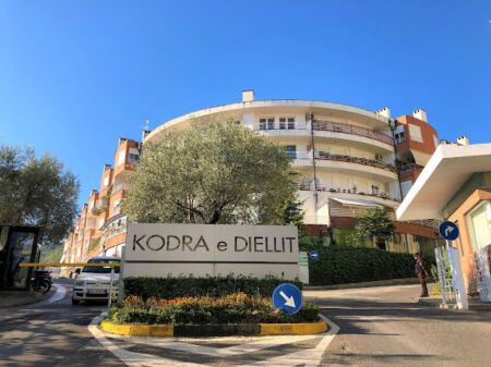 Shitet apartament 1+1