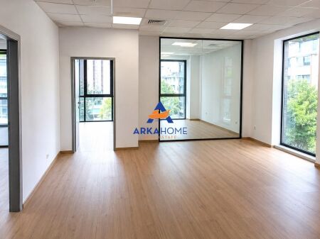 UFFICIO IN AFFITTO 110M2 "COMUNE DI PARIGI, COMPLESSO KIKA 2" 1500 EURO