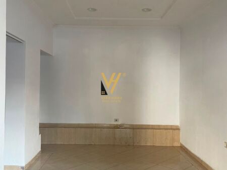 SHOP FOR RENT 30 M2 AT RR.HOXHA TAHSIM 40,000 LEKE