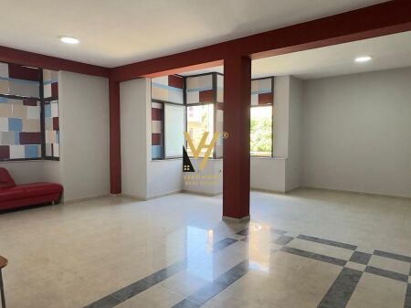 LOCALE COMMERCIALE DI 120 M2 IN AFFITTO IN VIA DURRESIT 950 EURO