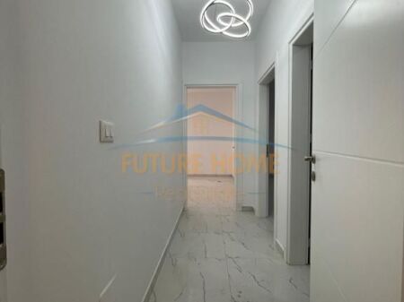 Affitto, Locale Commerciale, Comune di Parigi, Tirana. 800 €