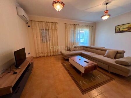 Jepet me qira apartament 2+1+2 ne Porcelan kat i dyte i nje vile! 550 € /Muaj