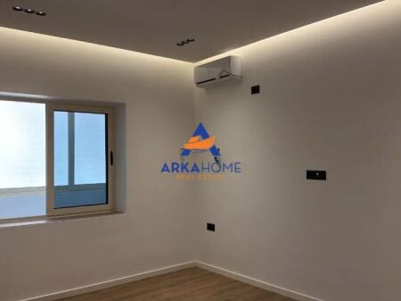 JEPET ZYRE ME QERA 70 M2 "VASIL SHANTO" 550 EURO
