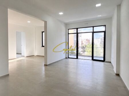 AMBIENT BIZNESI ME QIRA 70 M2 ASTIR 1.200 EURO
