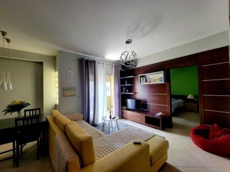 Apartament 1+1 me qera ne Ali Dem tek Fax News