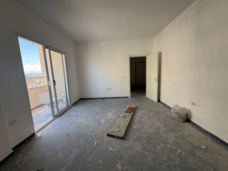 Shitet Apartament 1+1