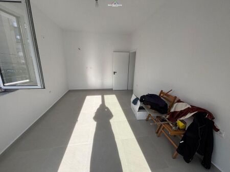 Zyre Me Qera 2+1 Tek Mine Peza (ID BZ2755) Tirane