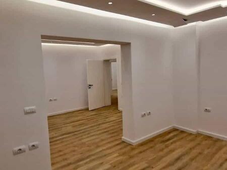 Zyre Me Qera 3+1 Ne Qender (ID BZ22563) Tirane