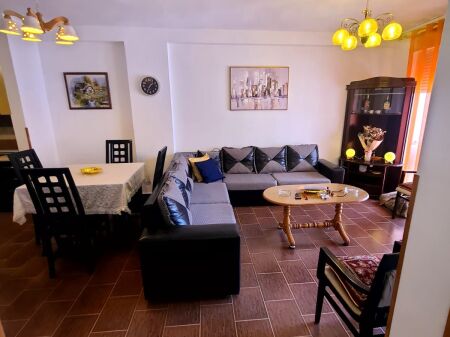 Jepet Apartament 1+1 me qira – Yzberisht !