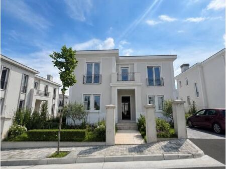 SHITET VILE EKSKLUZIVE ME PISHINE, ROLLING HILLS 2       1,200,000 €